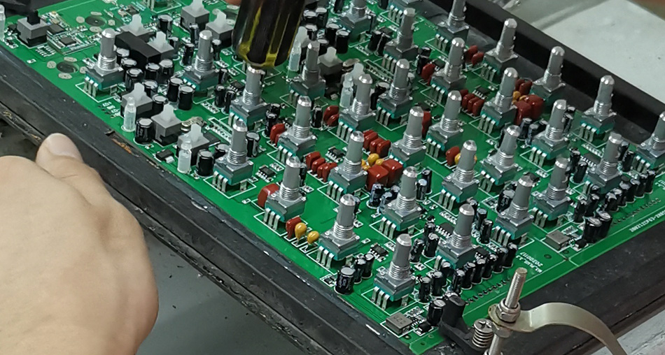 Как да намалим производствените разходи на фабриките за PCBA чрез оптимизиране на веригата за доставки?