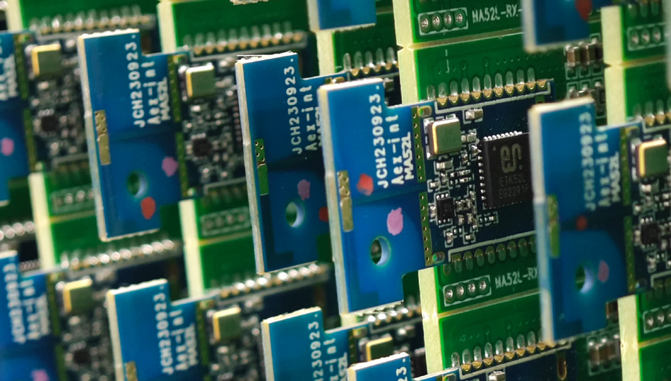 Как фабриките за PCBA се справят с производствените нужди на много сложни схеми?