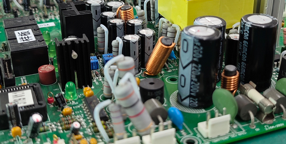 Как фабриките за PCBA се справят с предизвикателствата на монтирането на сложни компоненти?