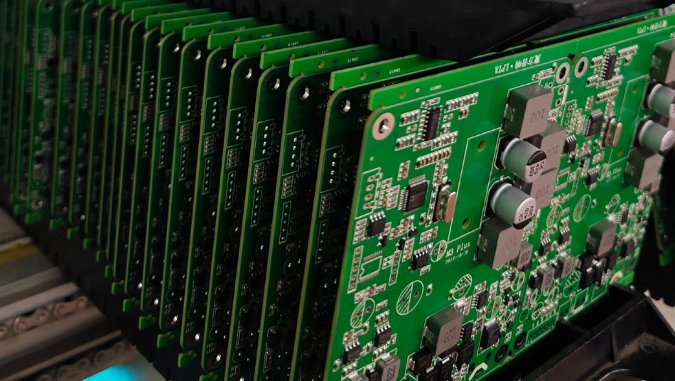 Дешифриране на системата за мониторинг на качеството на целия процес на фабриките за PCBA