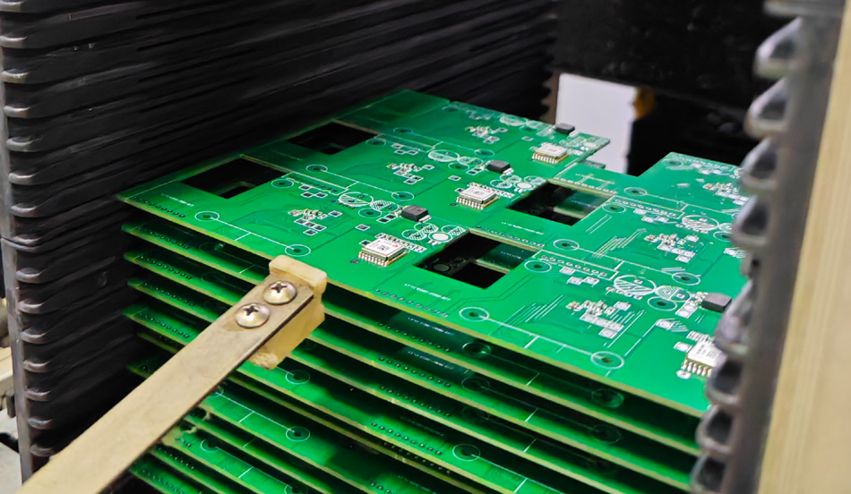 Въздействието на нивата на автоматизация във фабриките за PCBA върху масовото производство