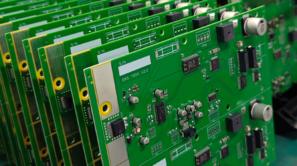 Анализ на глобалните модели за сътрудничество на фабрики за PCBA: предизвикателства и възможности