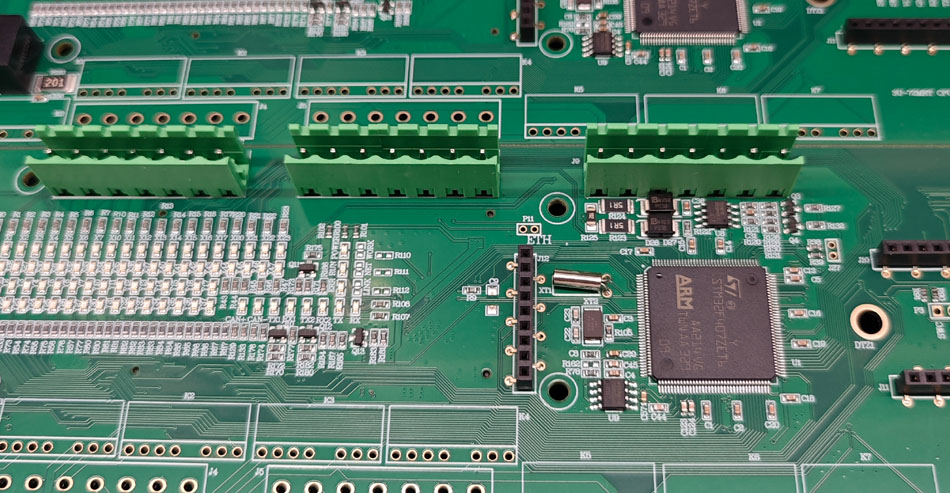 Как фабриките за PCBA могат да се справят с предизвикателствата на бързите поръчки?